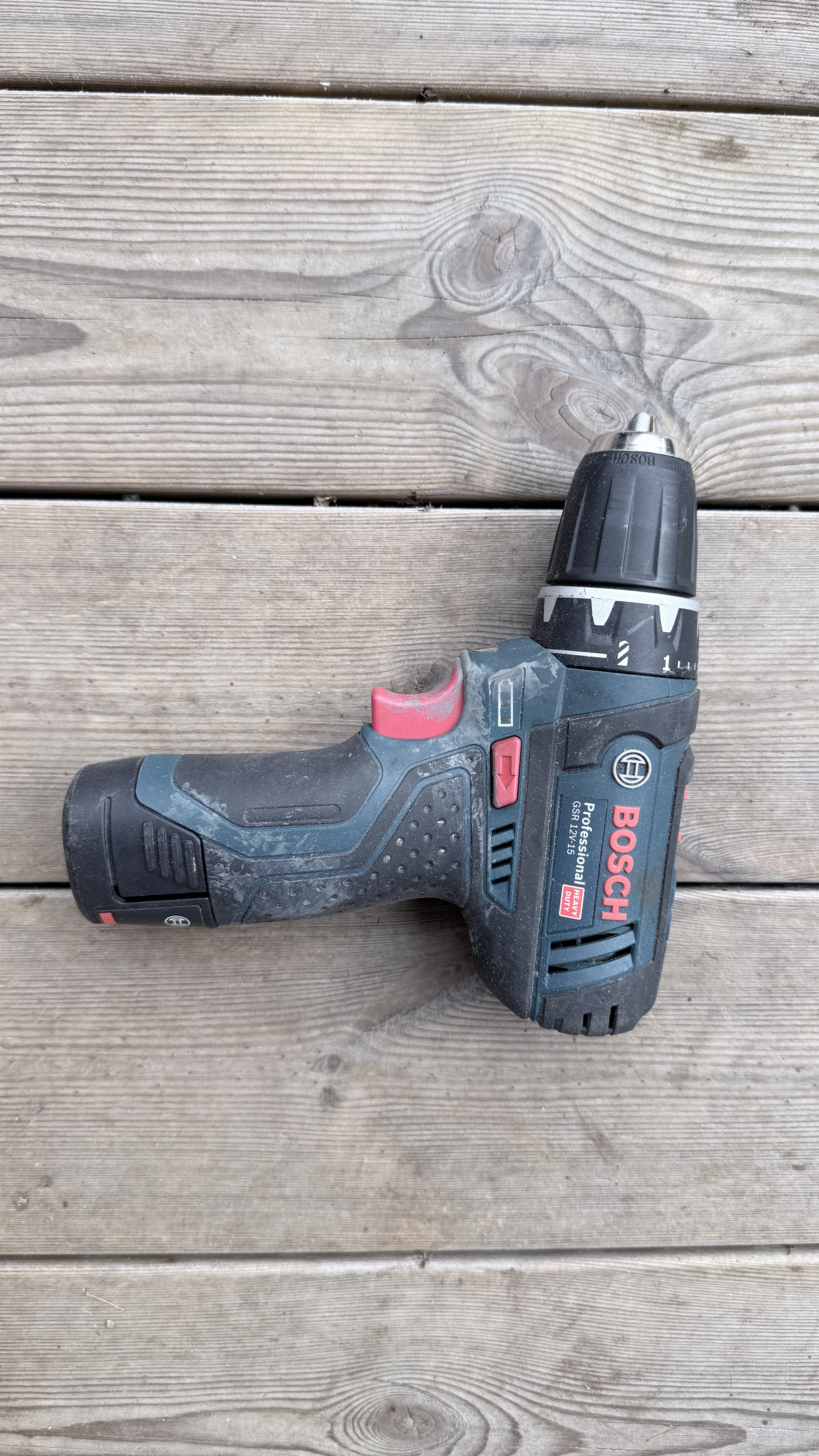 Kompakt bosch professional batteridrill med 2 batteri
