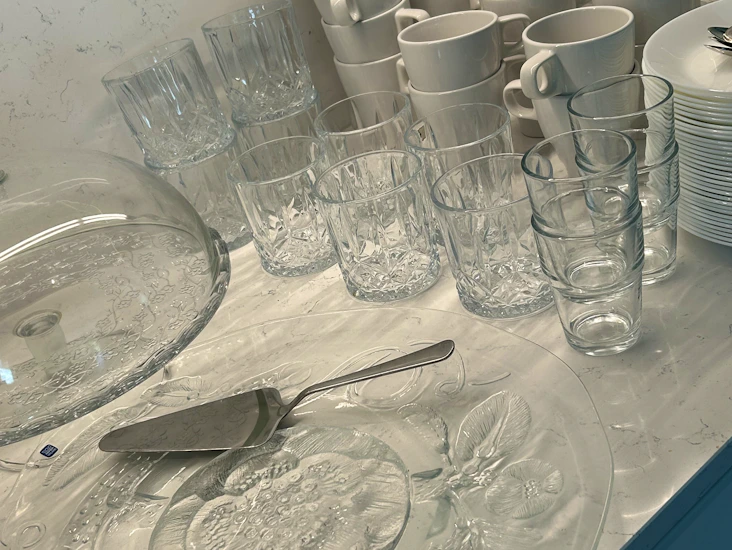 Kakku/kahviastiasto 30 henkilölle