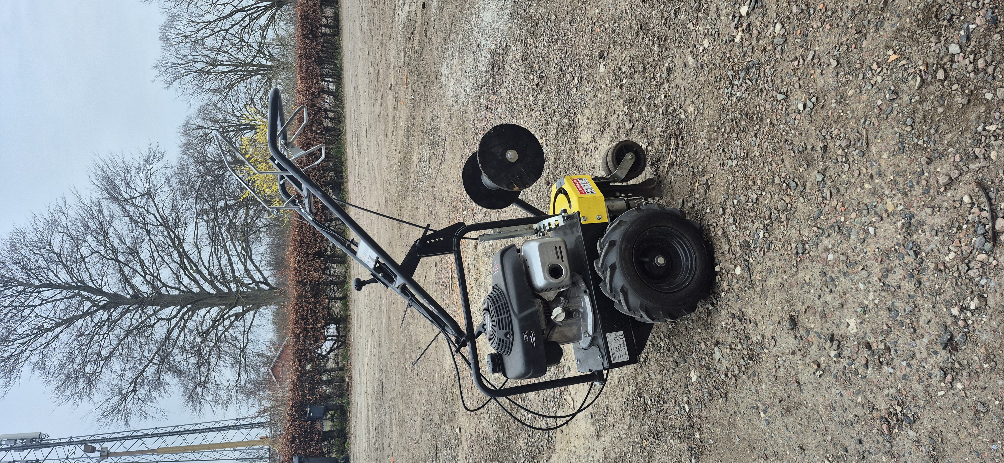 Kabelläggare för robotgräsklippare