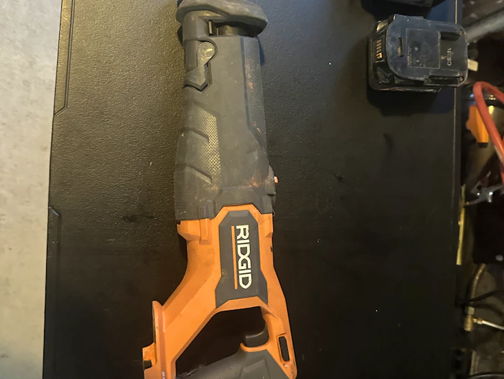 Rigid reciprocating saw