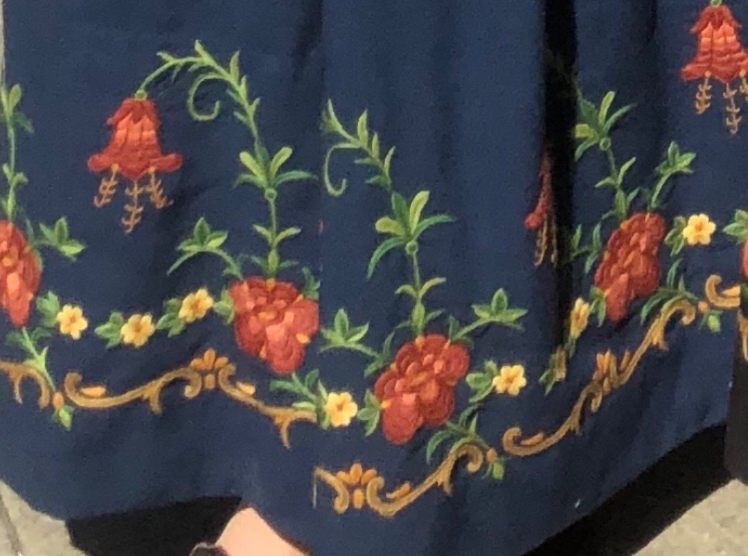 Blå løken-bunad str. 40-44