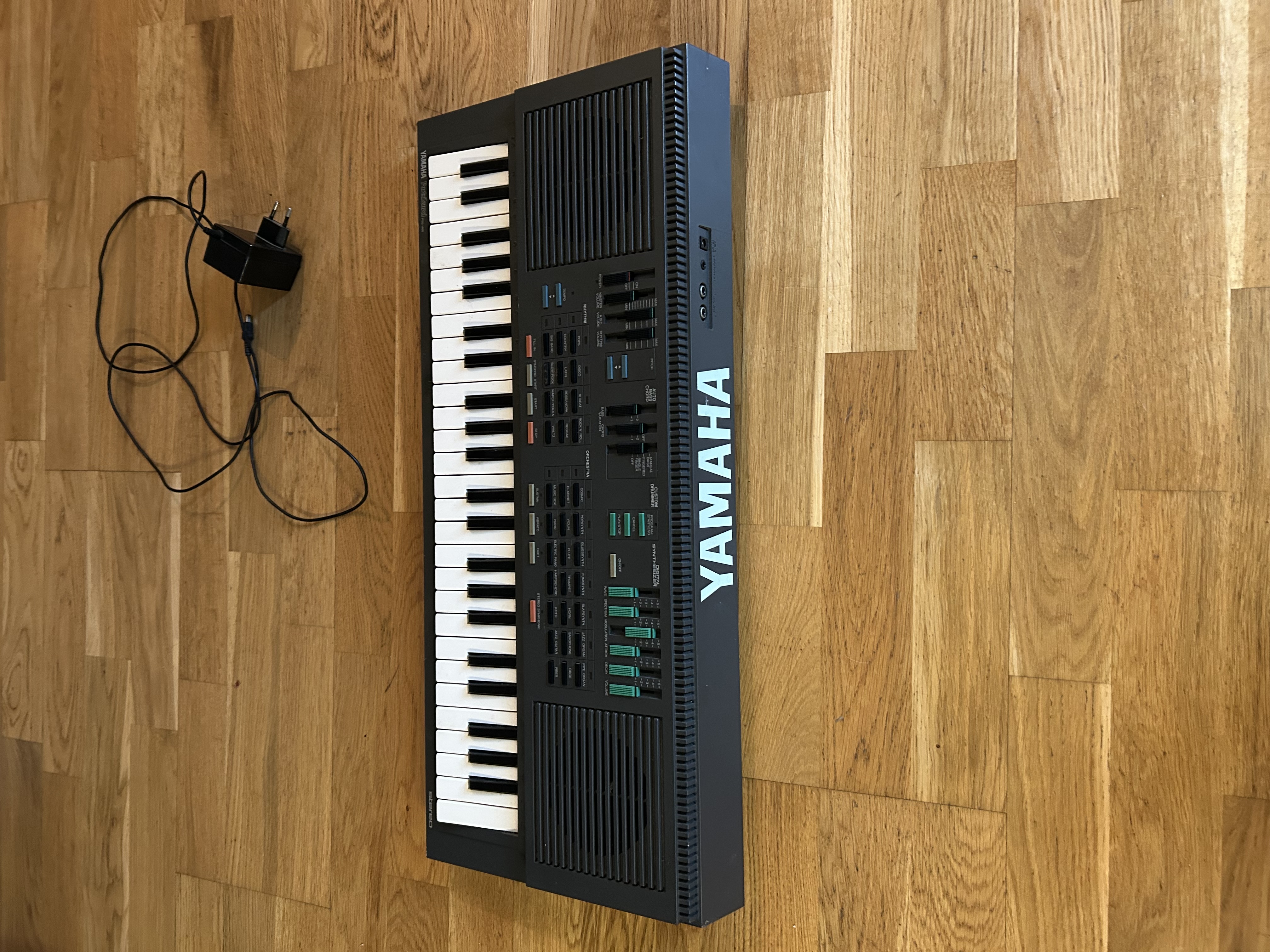 Hyr en klassisk yamaha keyboard – perfekt för nybörjare och skapande!
