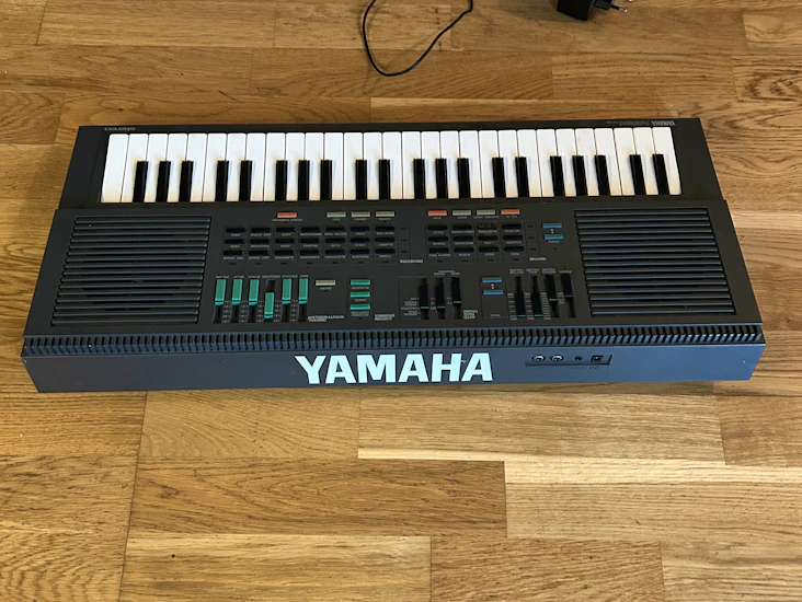 Hyr en klassisk yamaha keyboard – perfekt för nybörjare och skapande!