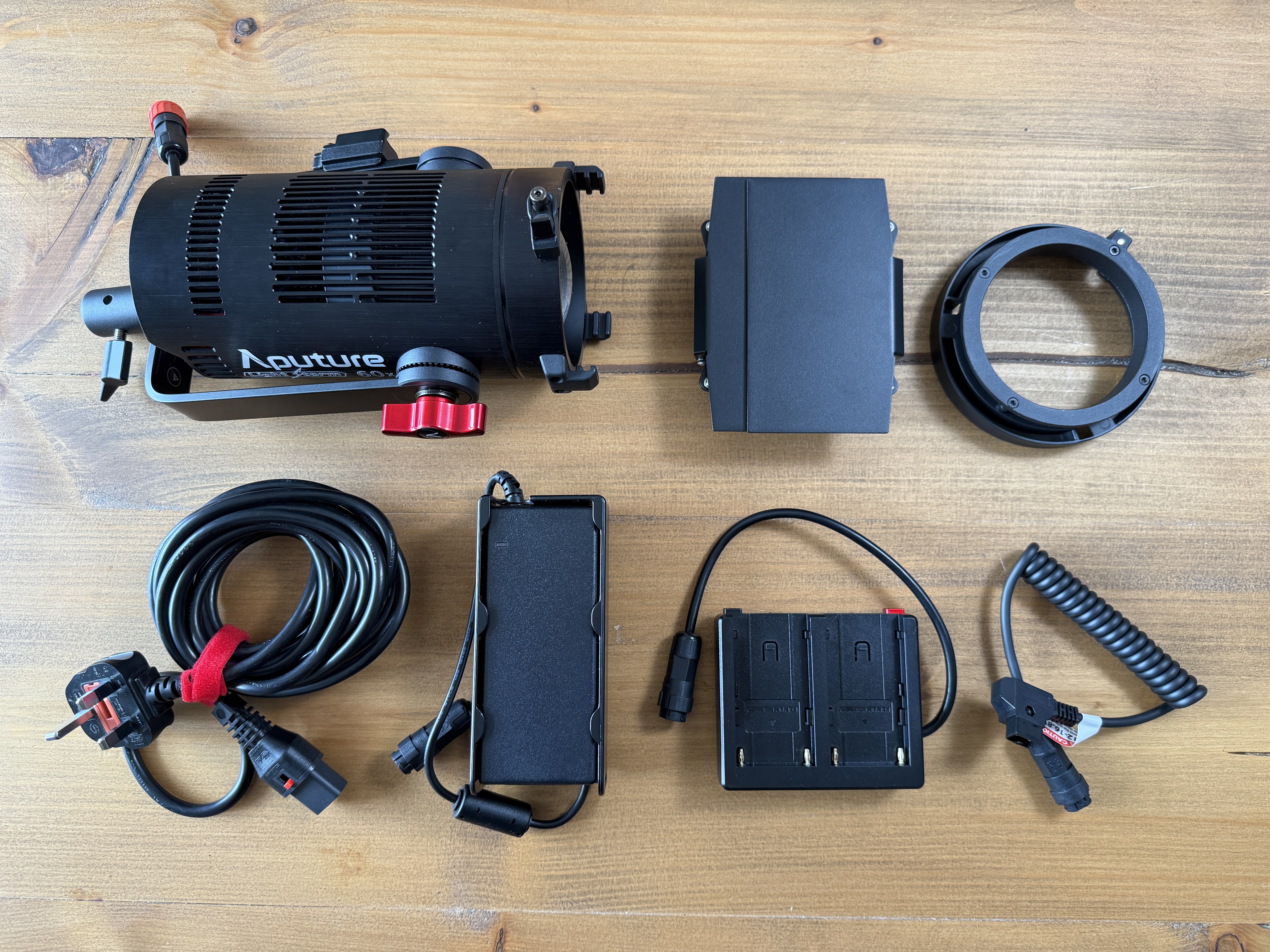 Aputure ls 60x bi-colour focusing light