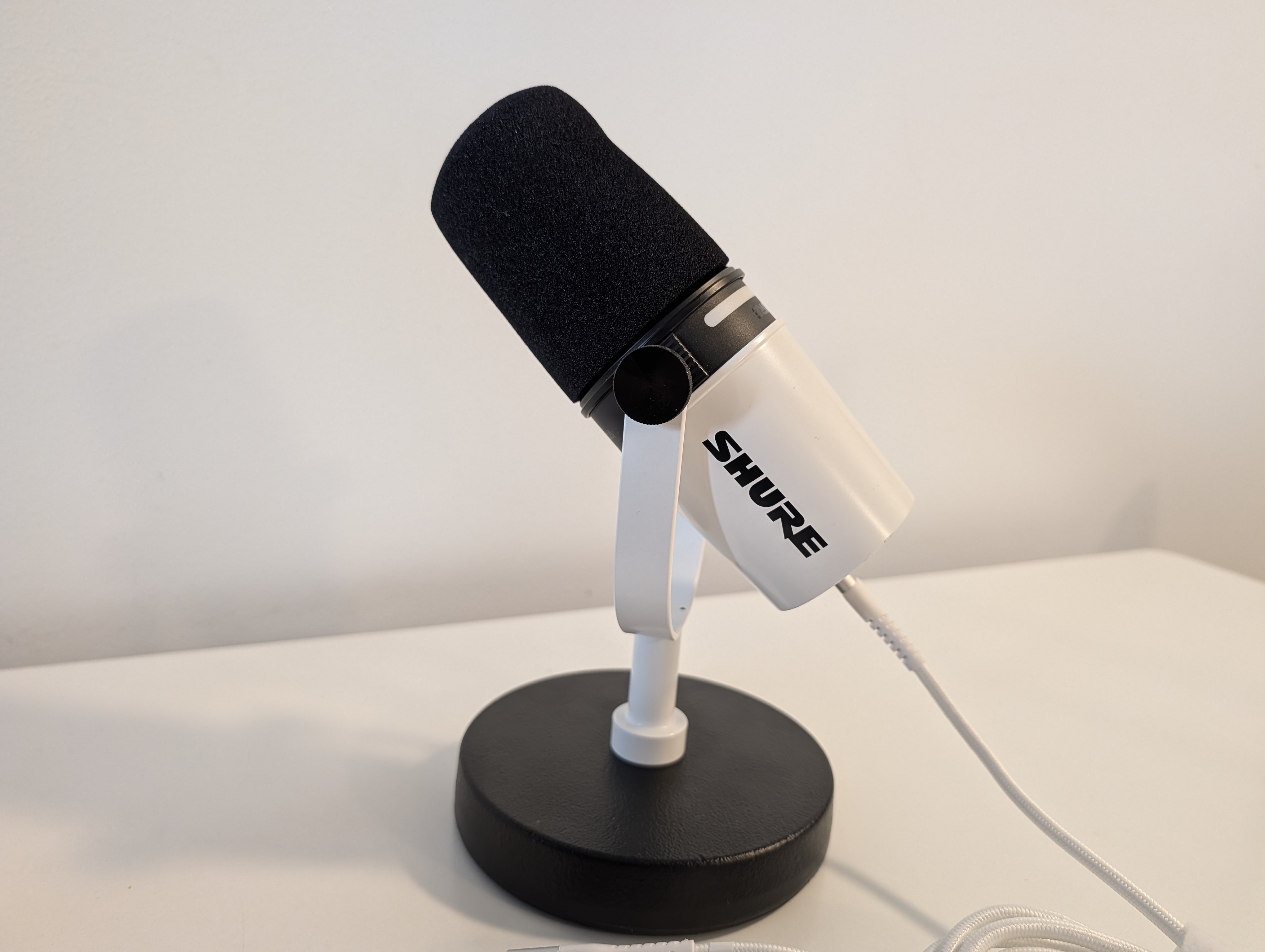 Shure mv7+ professionell podcast- & streamingmikrofon med både usb-c och xlr.