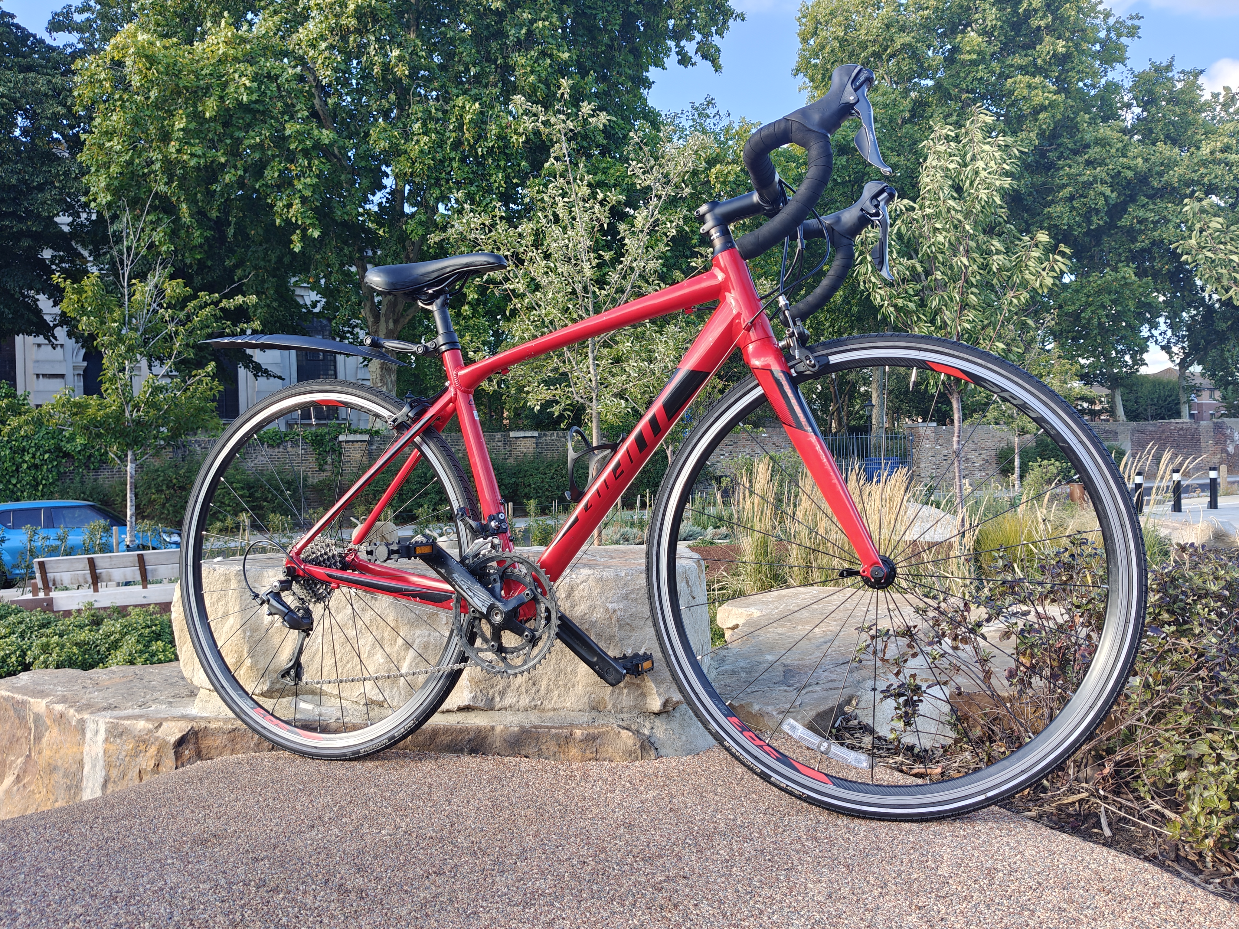 Giant contend 2 road bike