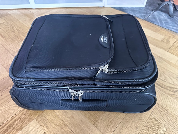 Resväska eller kabinväska från märket everest.