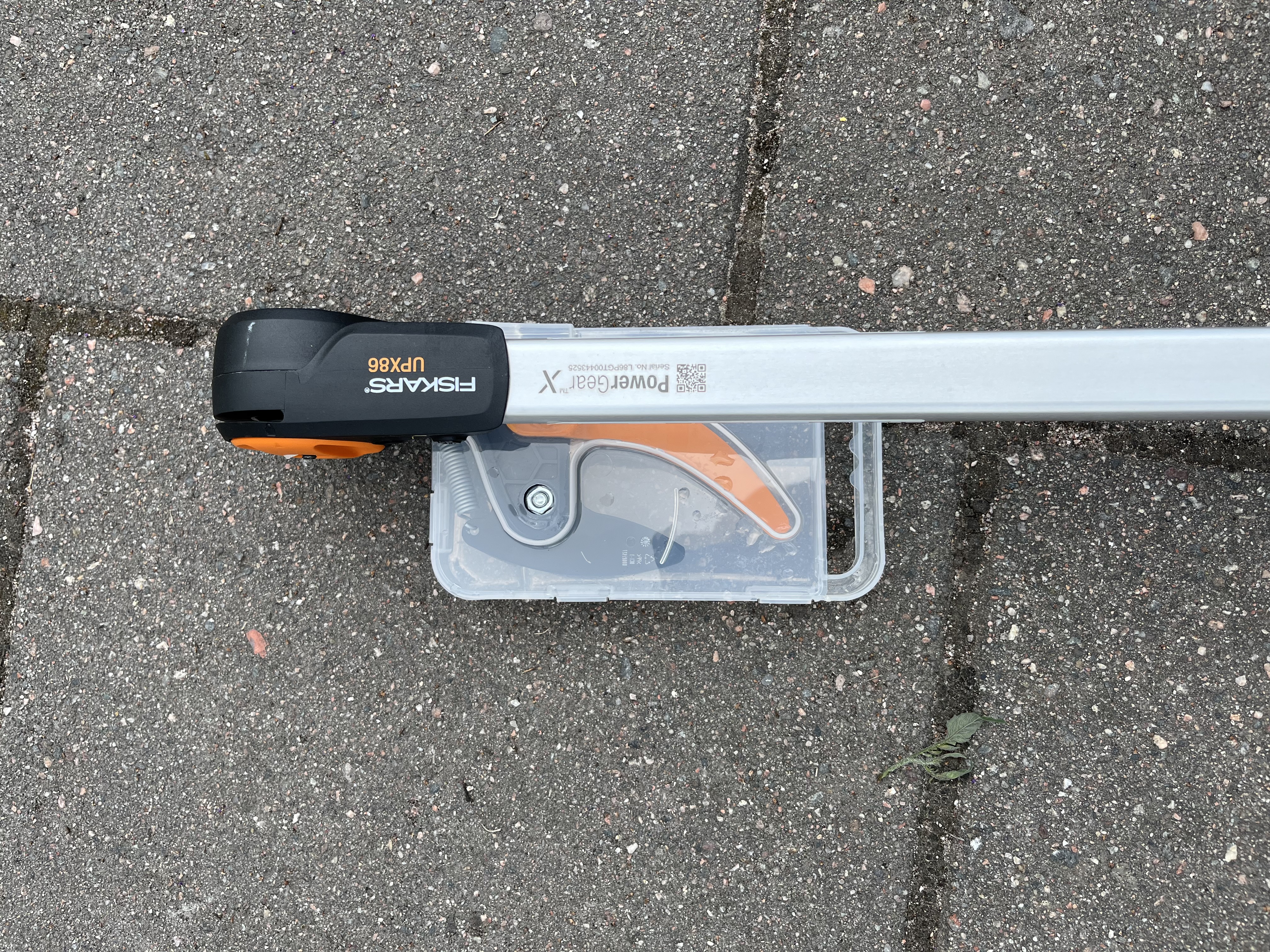 Fiskars teleskooppileikkuri upx86 + oksasaha