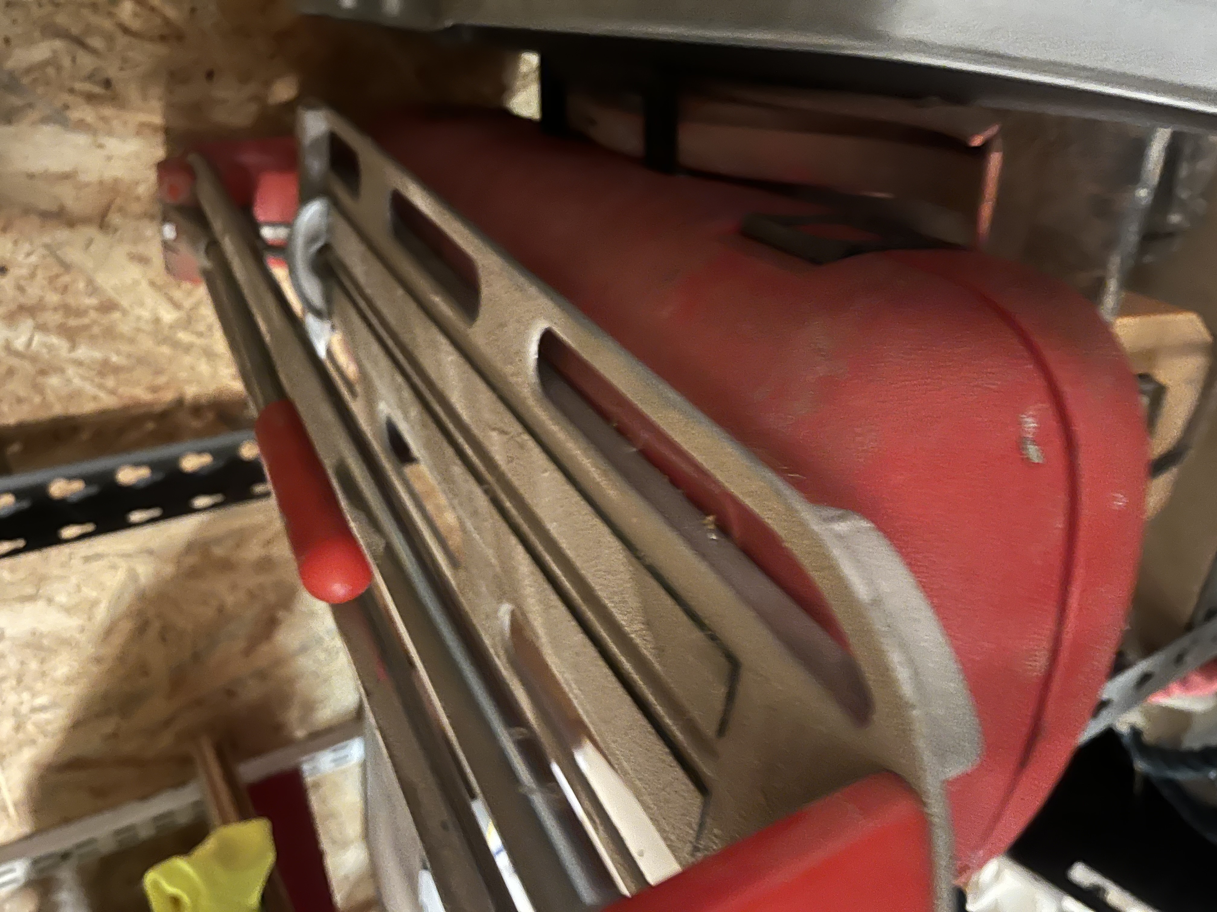 Manuaalinen laattaleikkuri