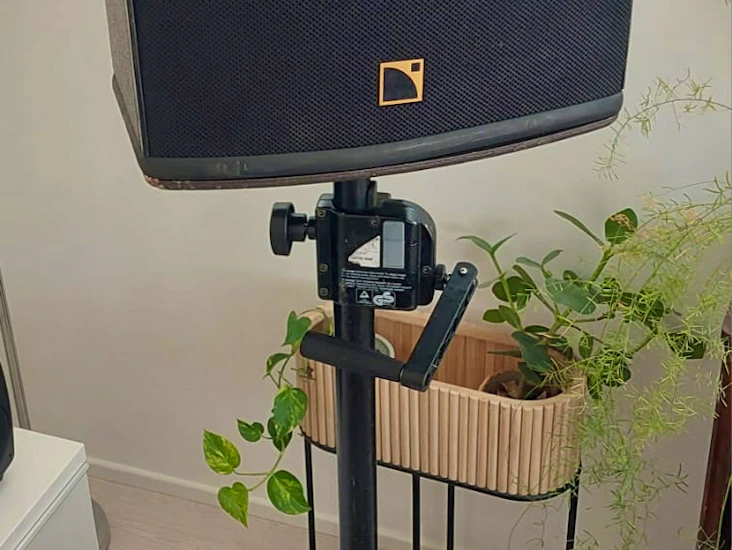 Äänentoistolaitteet + stagevalot