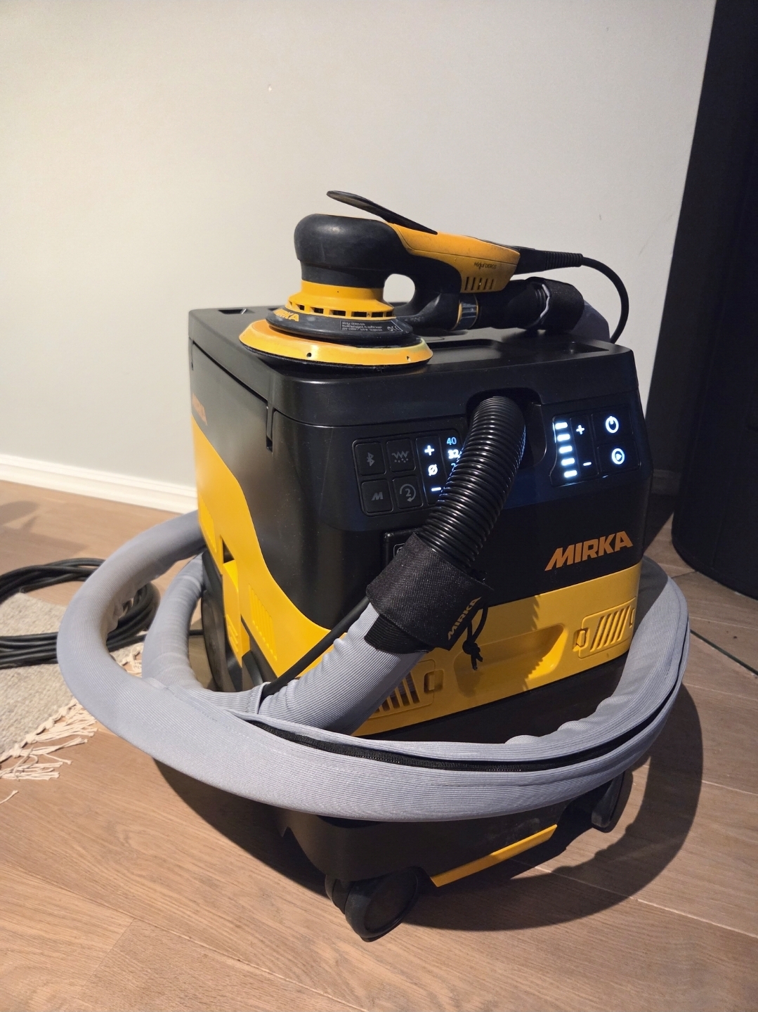 Mirka deros 150mm slipemaskin m/ støvsuger