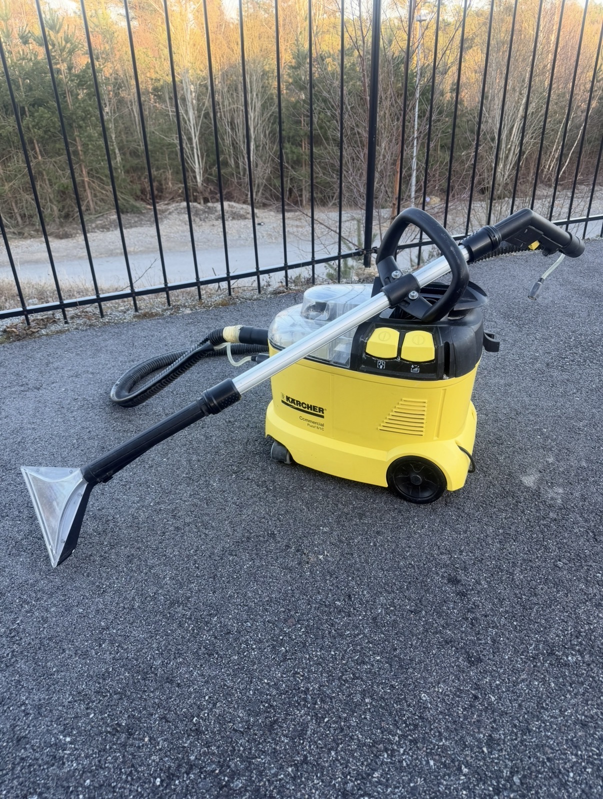 Kärcher puzzi 8/1c uthyres | effektiv matt- & textiltvätt