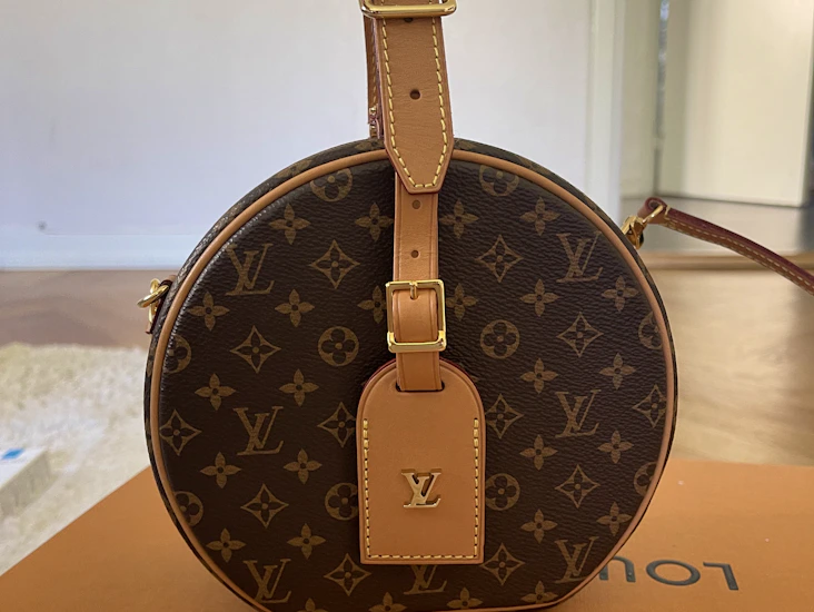 Väska louis vuitton petite boite chapeau cloth handbag