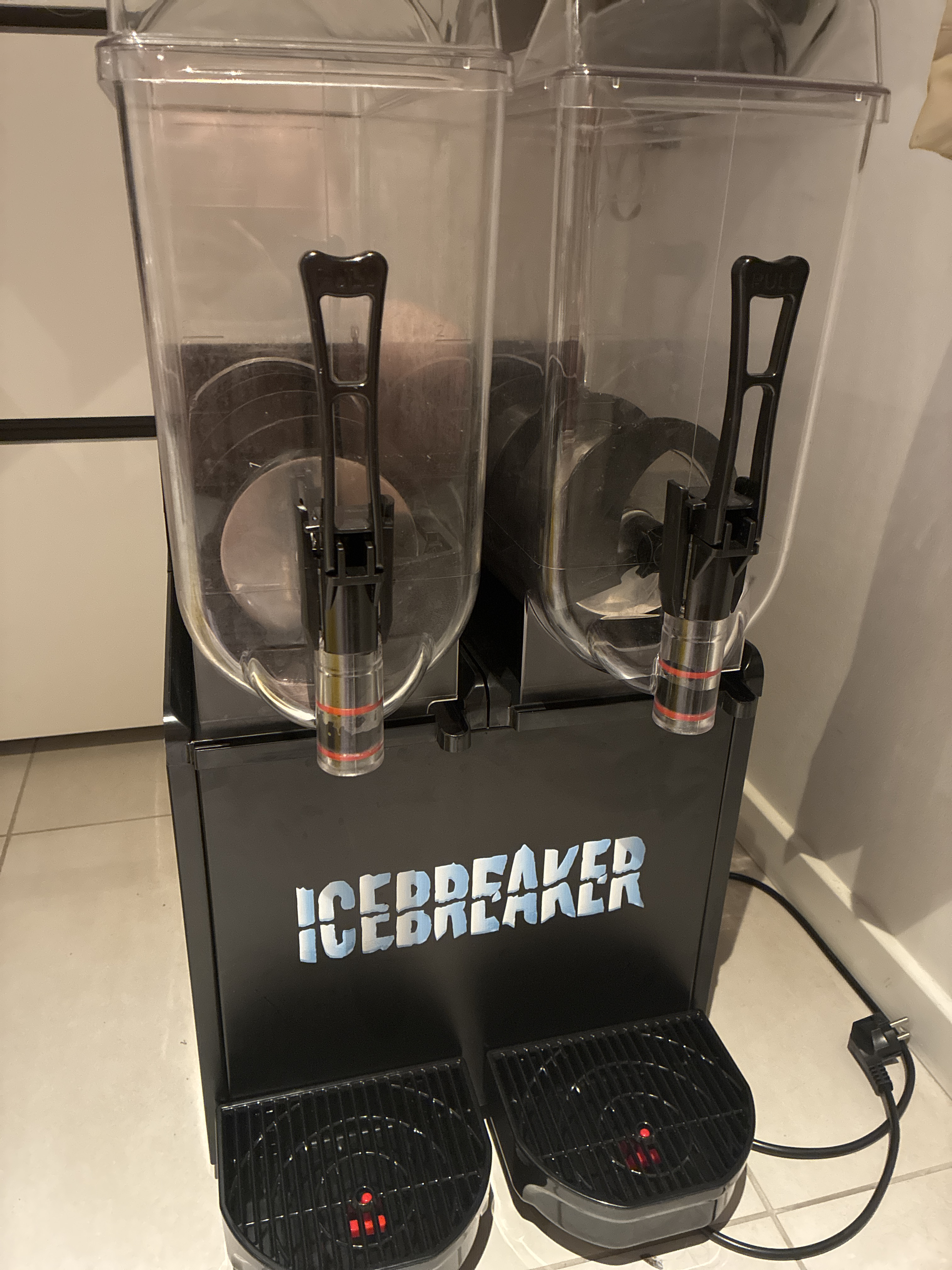 Icebreaker sluch ice maskine 