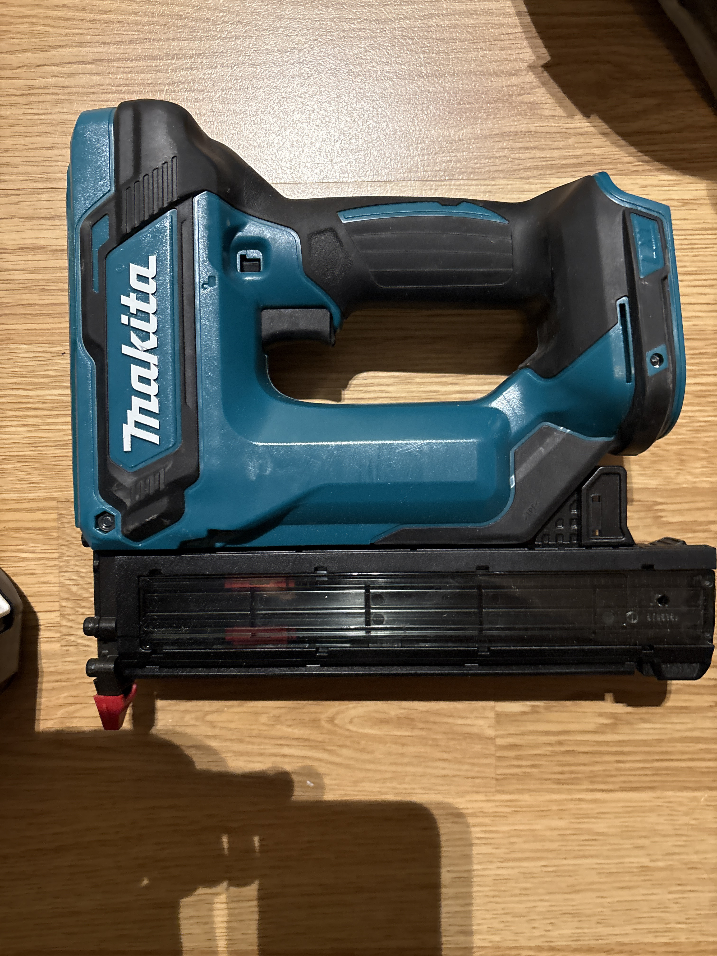 Makita spikerpistol 18v
