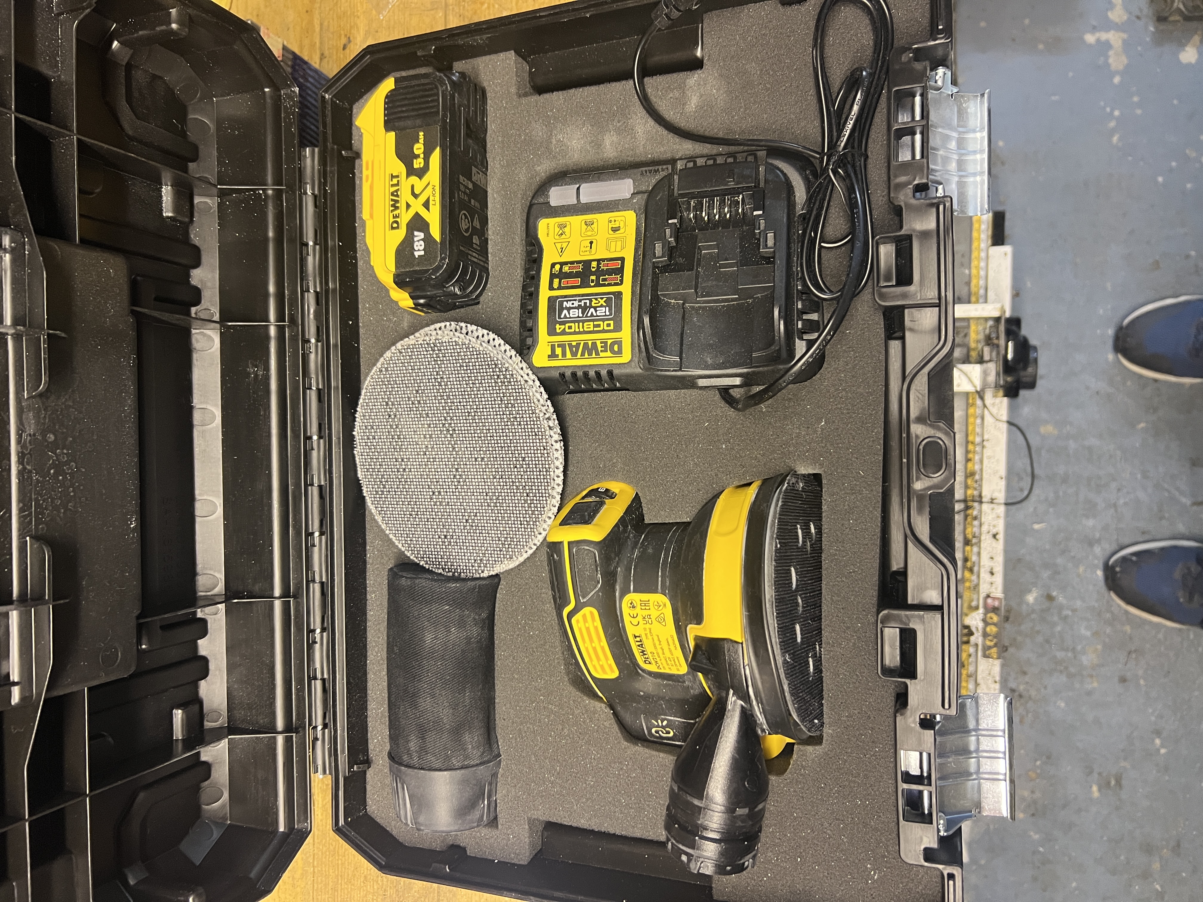 Dewalt dcw210nt eksentersliper på 18 v 