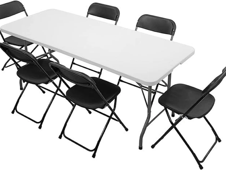 2 bord og 12 stoler til leie. billig