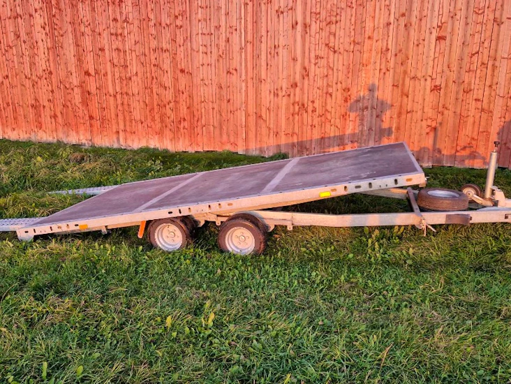 2700kg bil / multitrailer med tipp