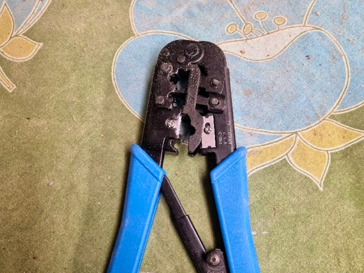 Crimtång och testare