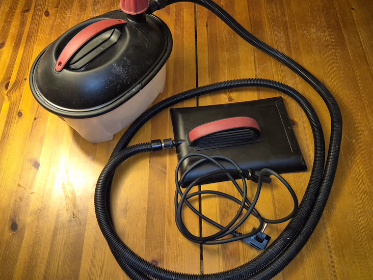 Tapetinpoistaja / tapetinirroituskone