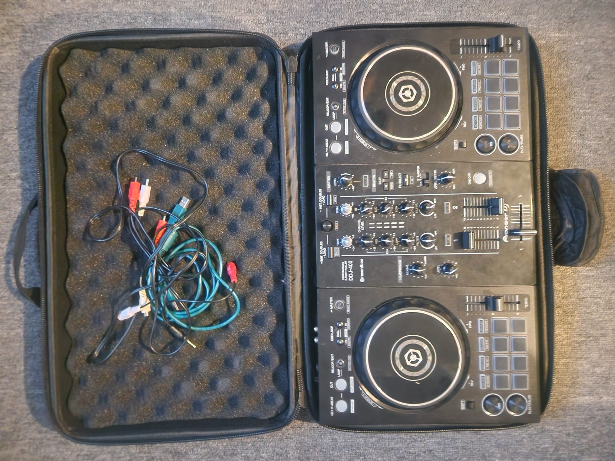 Pioneer ddj-400 + cables + case (rekordbox ready)
