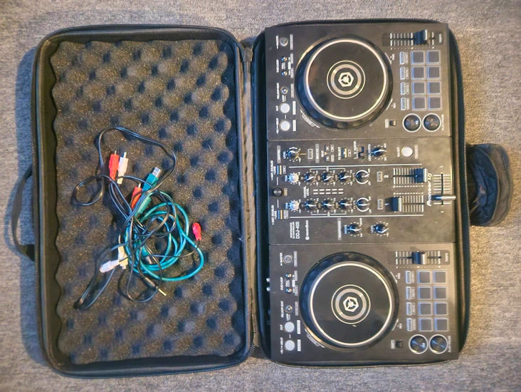 Pioneer ddj-400 + cables + case (rekordbox ready)