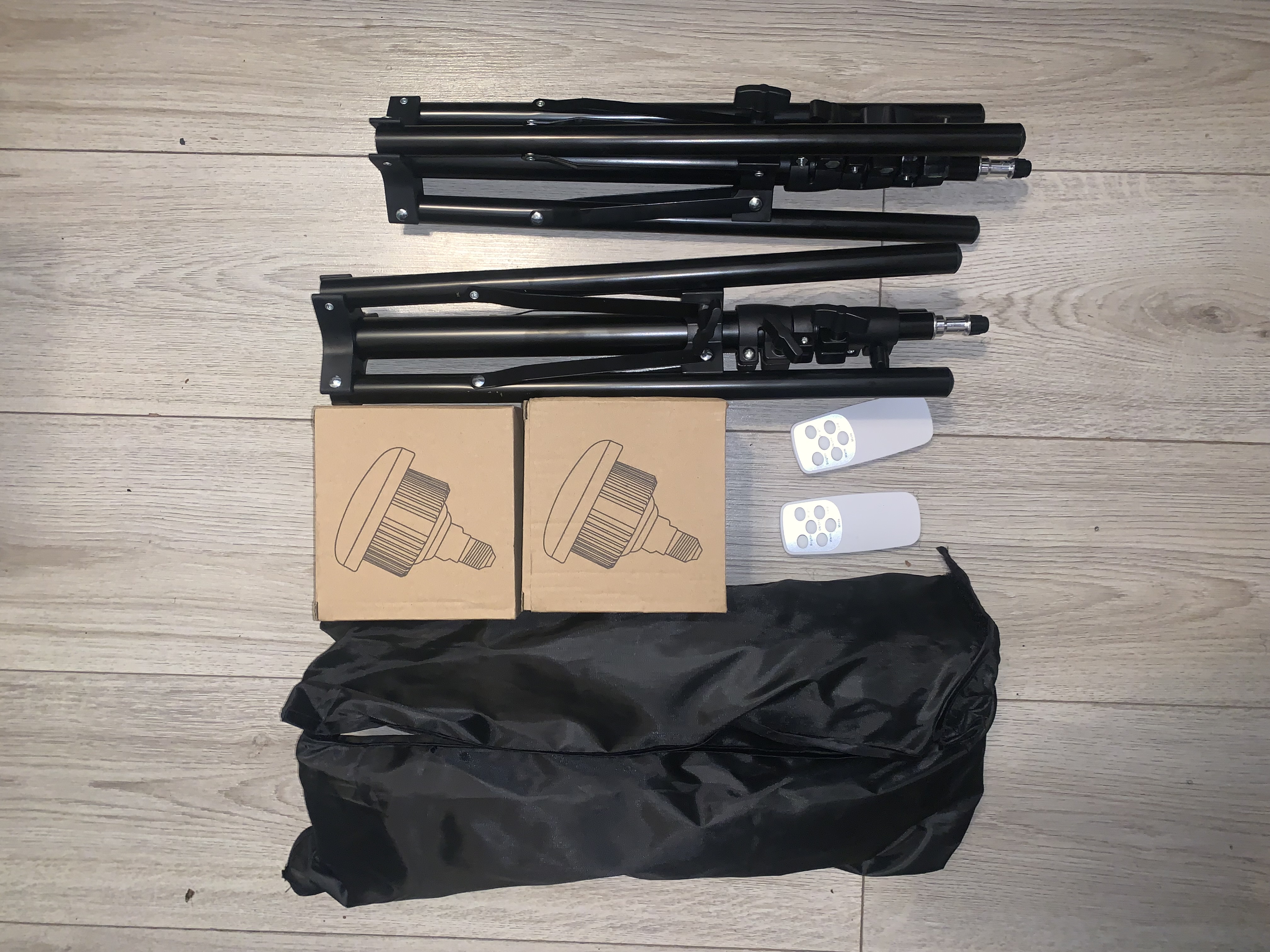 Photography soft box diffused lighting kit 16" x 16" with 85w 3000-7500k le