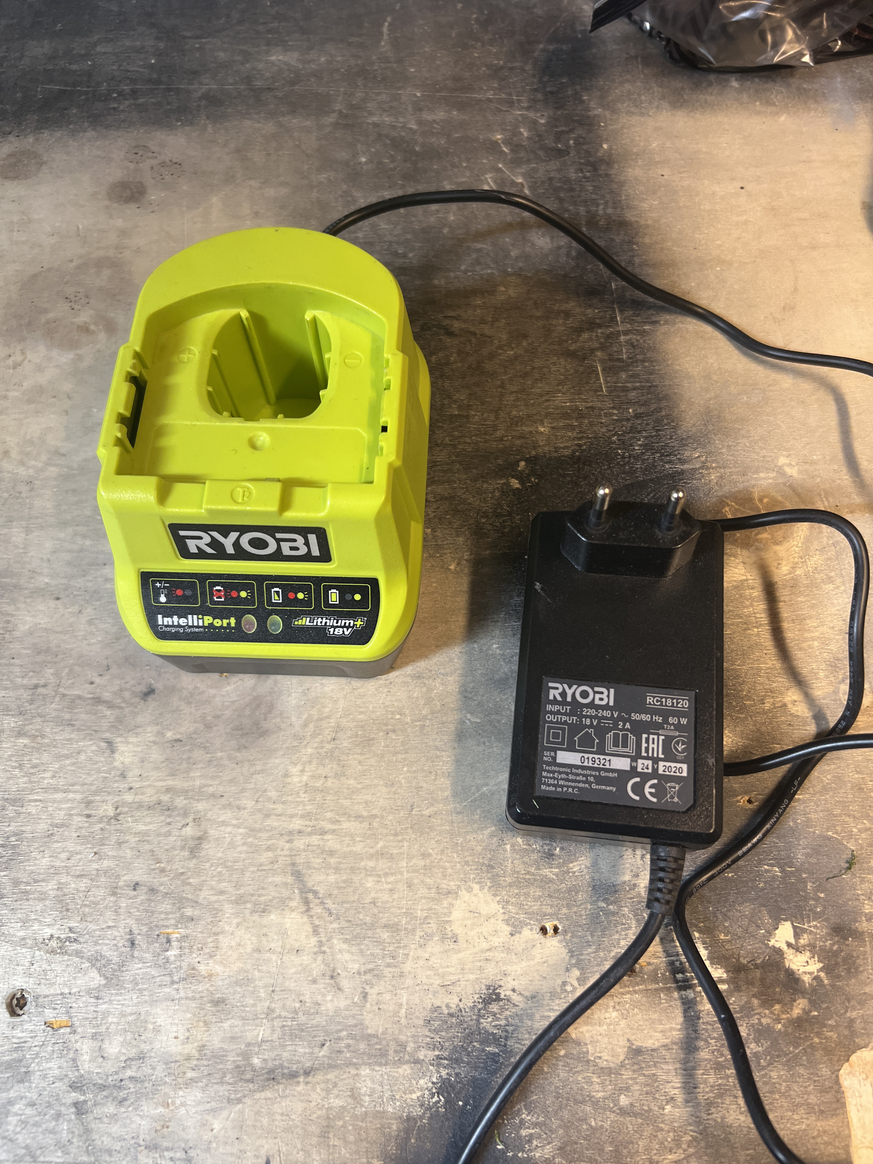 Ryobi one 18v lader rc18120