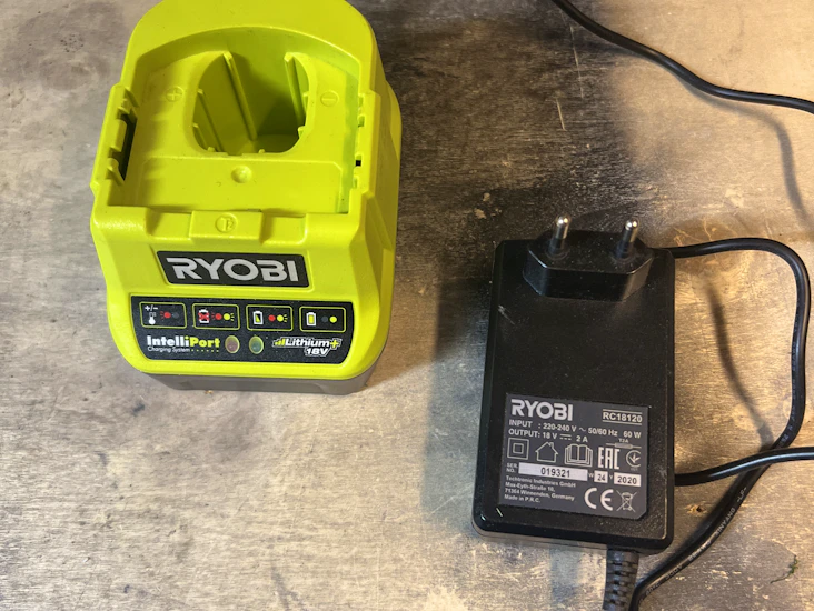 Ryobi one 18v lader rc18120
