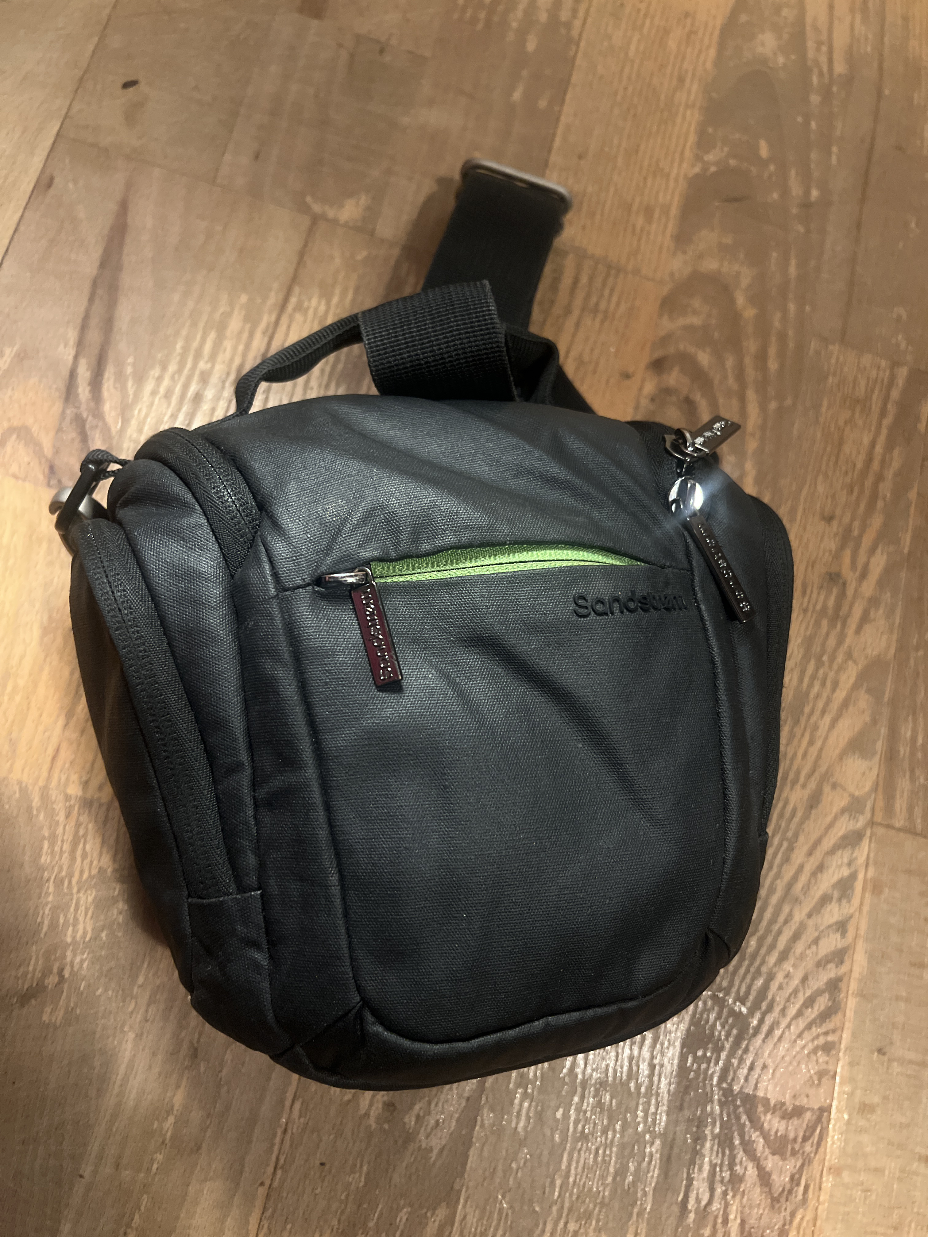 Crossbody camera bag