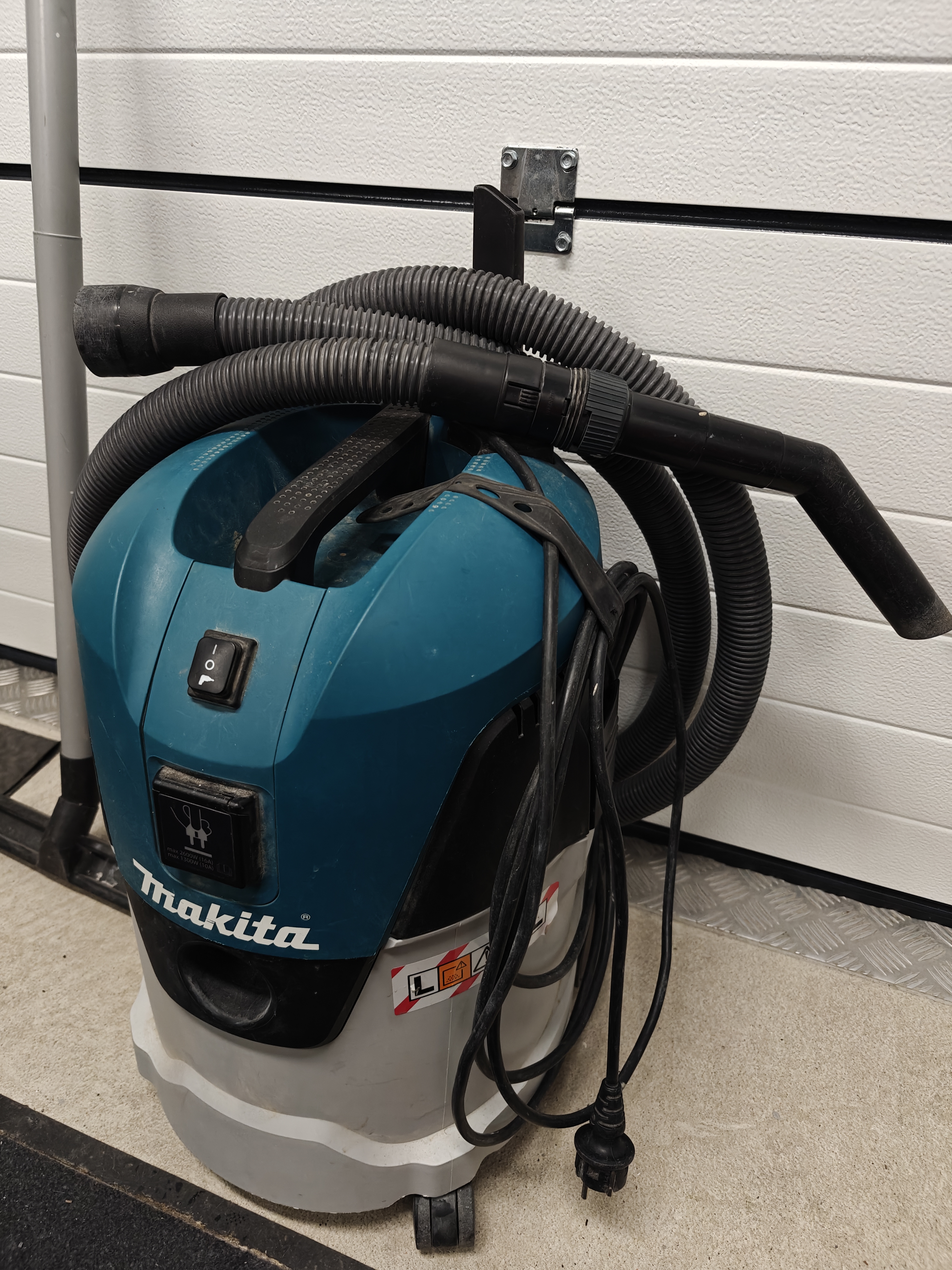 Märkä-kuivaimuri makita vc2512l