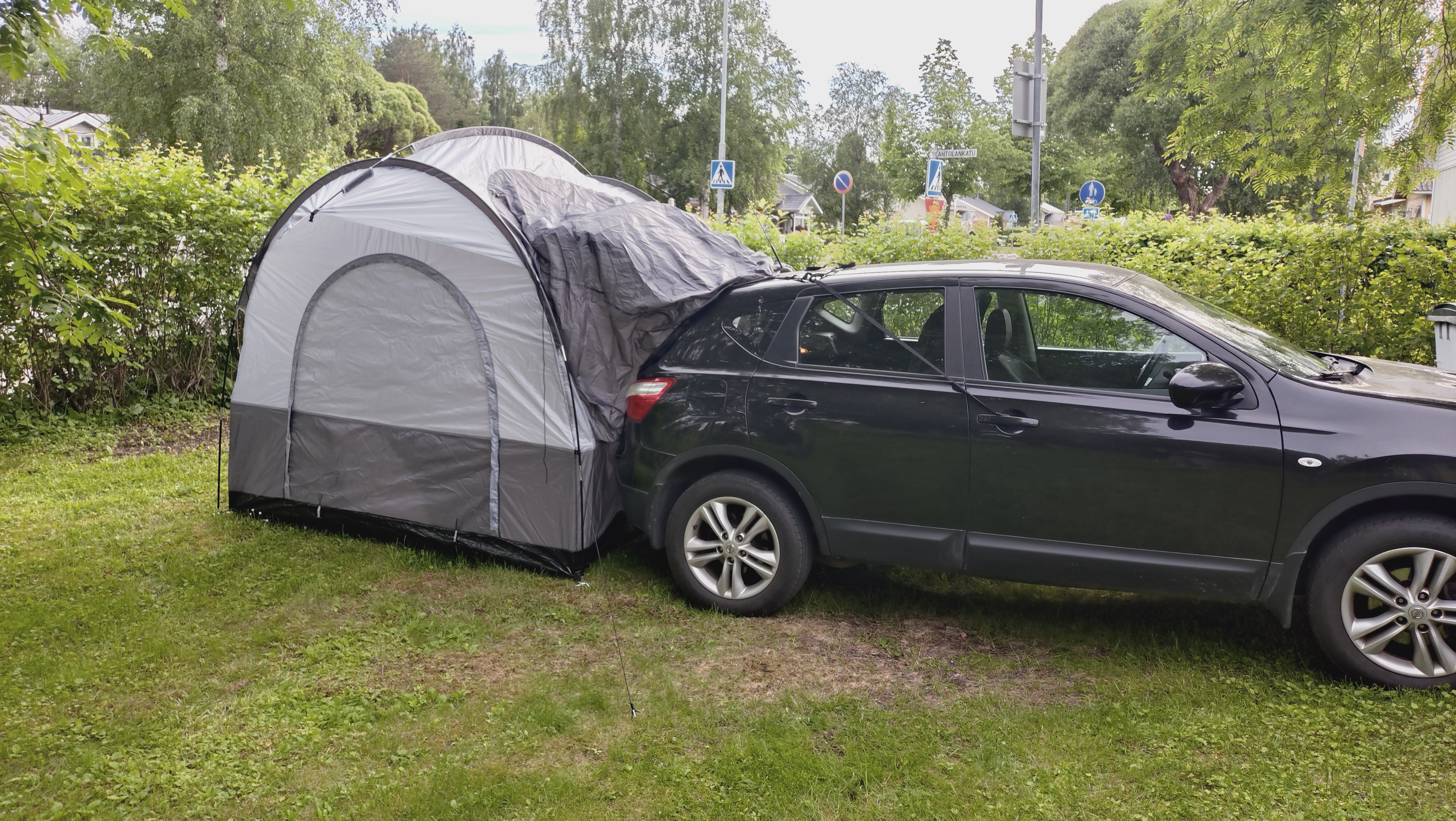 Auton takateltta + camping paketti