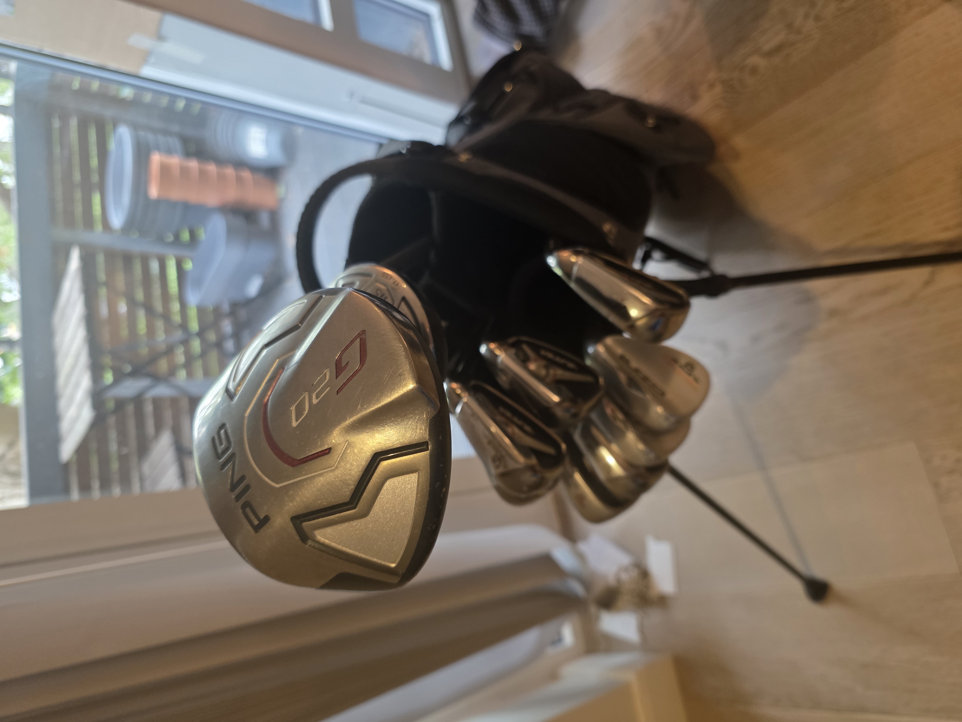 Right hand men's golf clubs. ping, taylormade, cobra. zone 1 pick up