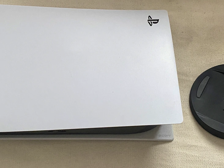 Ps5 + 2 controllers + games