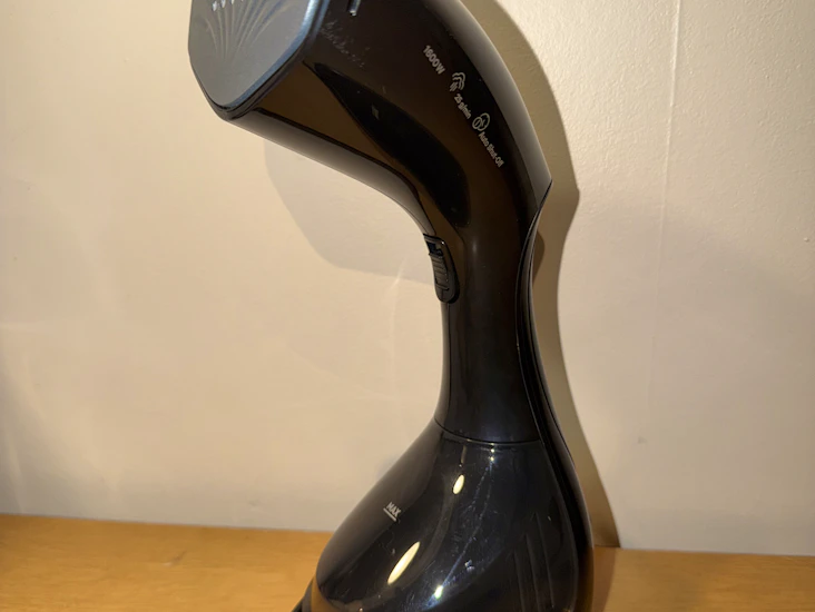 Grundig steamer – glem strykejernet, fjern skrukker på sekunder!