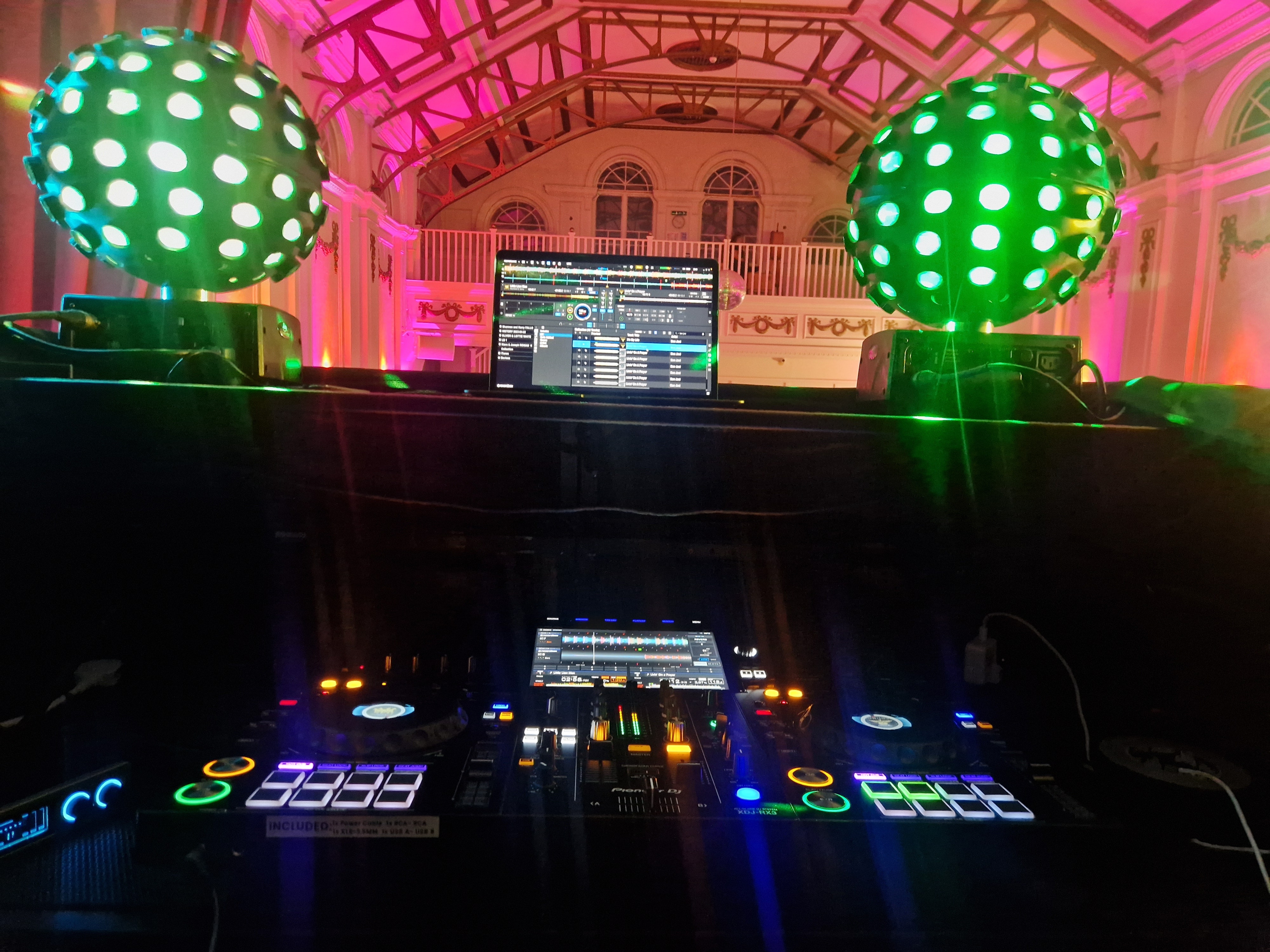 Pioneer xdj-rx3 all-in-one dj system + 2x chauvet rotosphere q3 lights party equipment birthday 