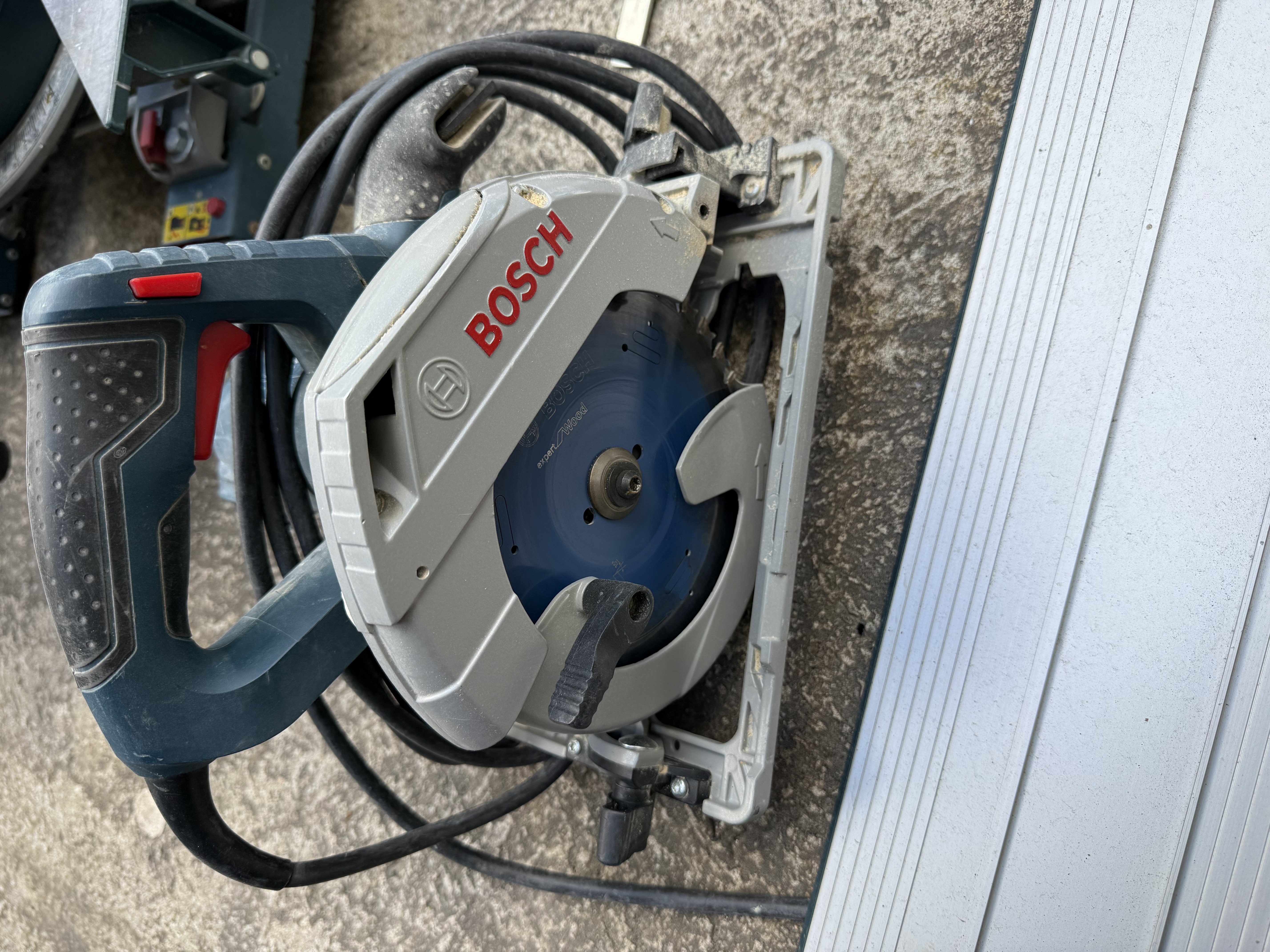 Bosch professional cirkelsåg + styrskena (gks 55+ g)