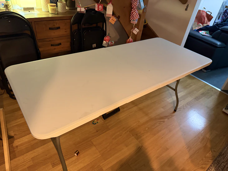 1 bord och 6st stolar