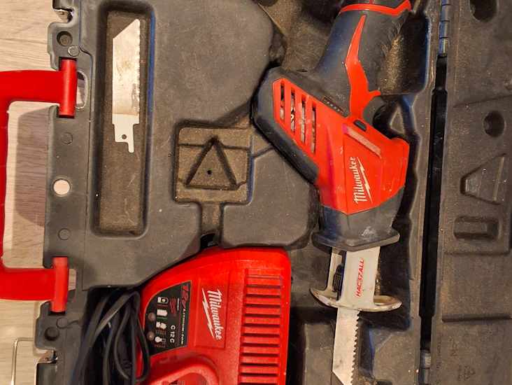 Børsteløs trådløs bajonettsag milwakee hackzall