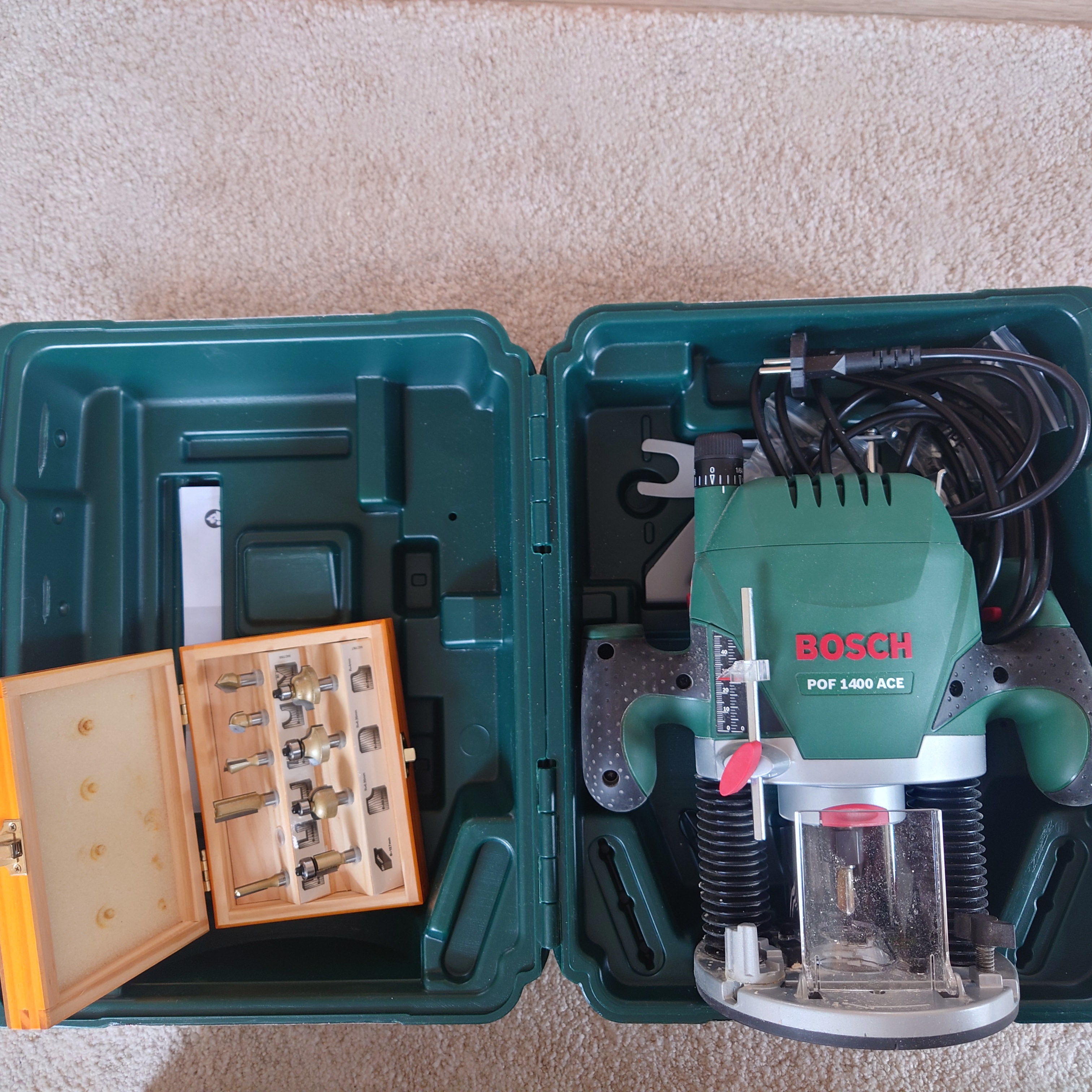 Bosch overfres med tilbehør