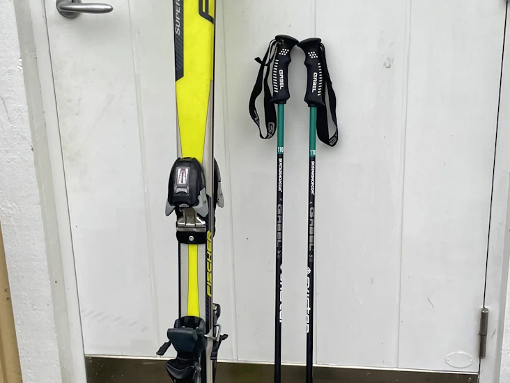 Slalomskidor med stavar