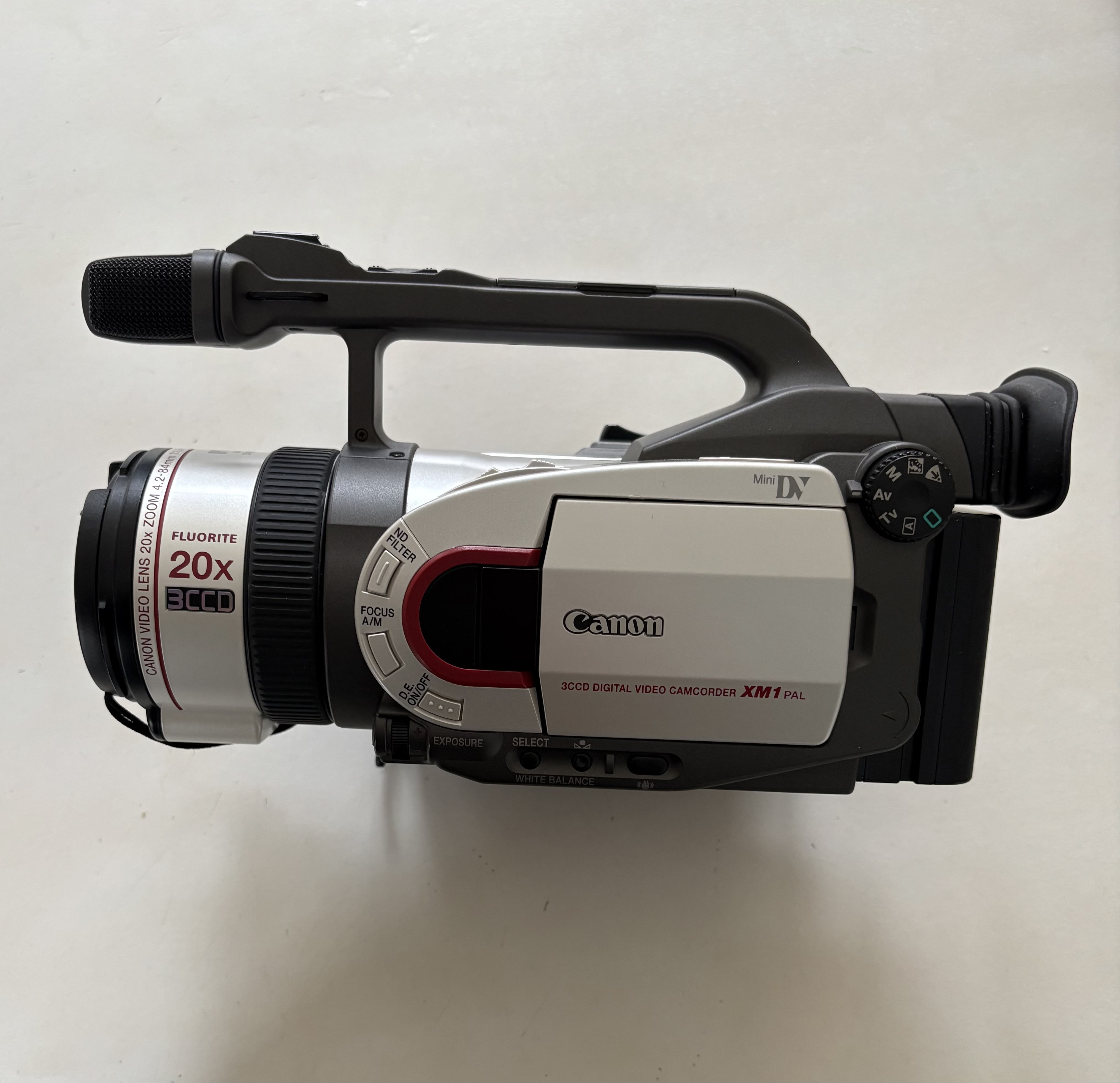 Canon xm1 mini dv camera - 90's vibes - comes with new 60 minute tape 