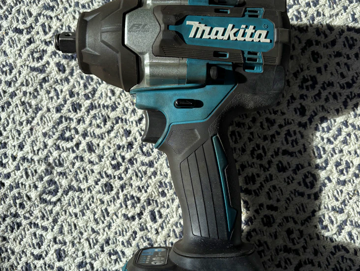 Makita dtw700