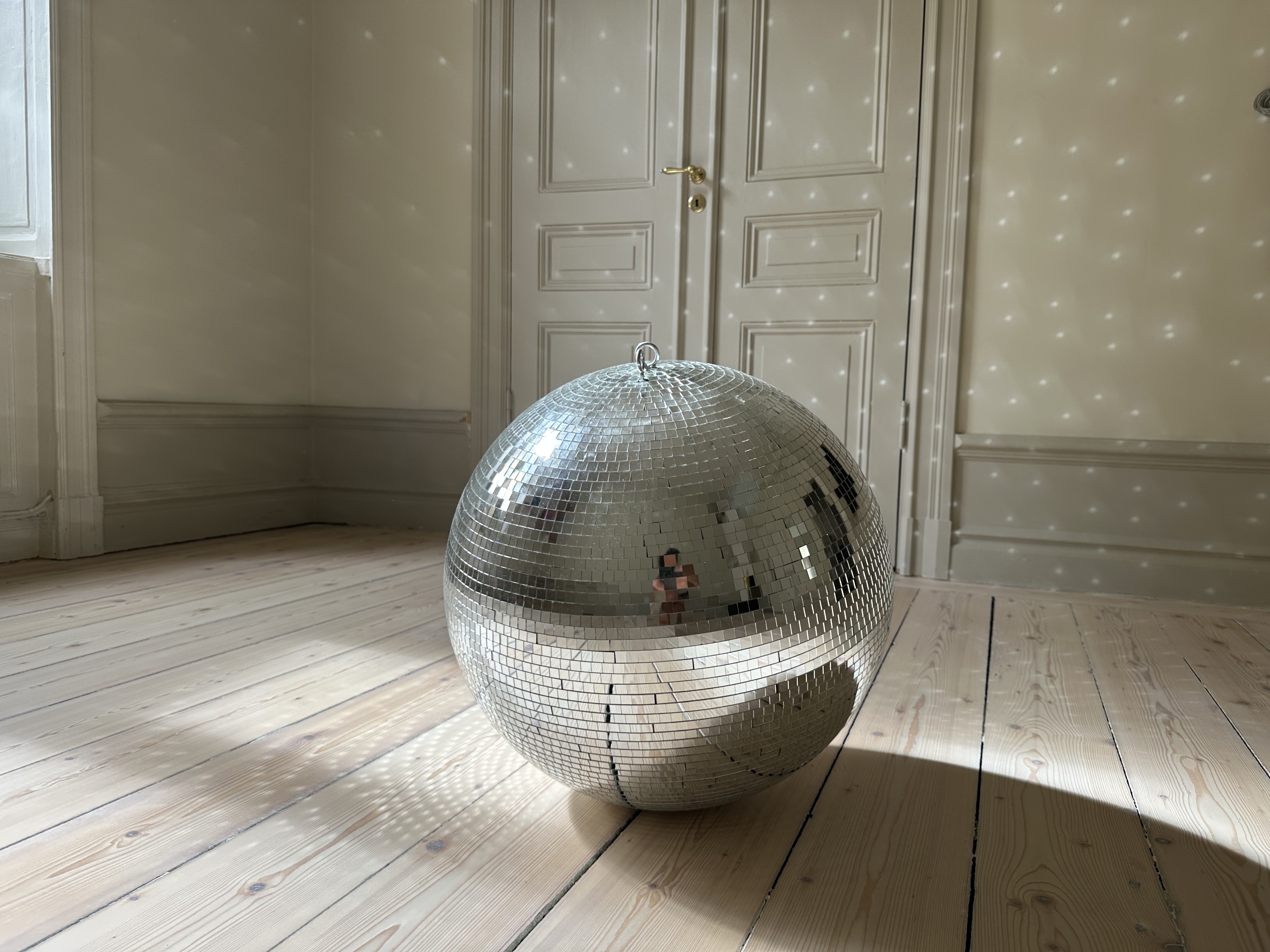 Stor discokula ca 50 cm – perfekt till fest 🪩