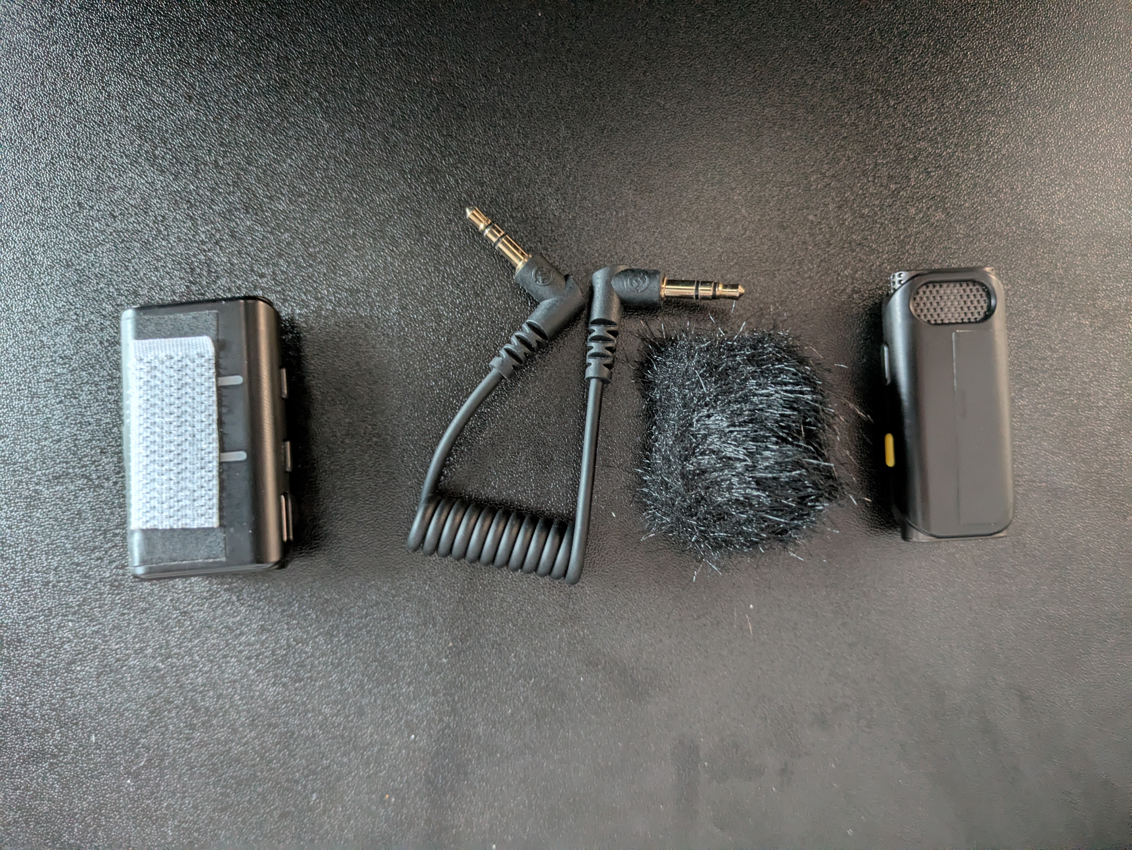 Hollyland lark m1 wireless microphone 