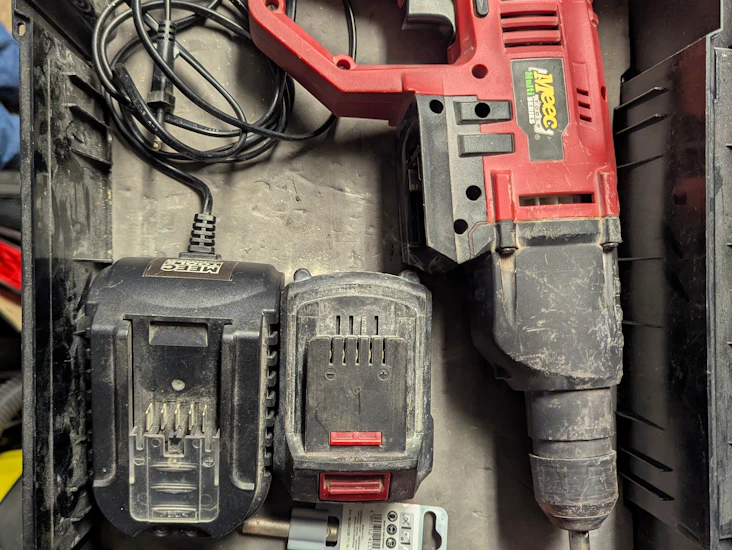 Batteridriven slagborr