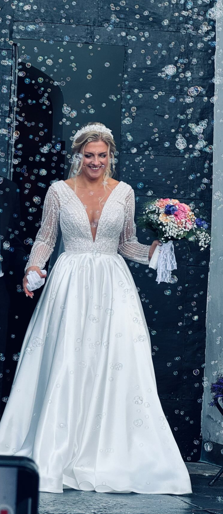 ✨ eksklusiv håndsydd brudekjole til leie.  a-line/prinsesse med perler og langt tog✨