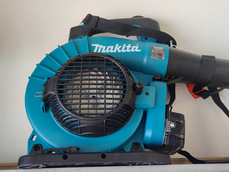 Makita tehokas akkukäyttöinen lehtipuhallin