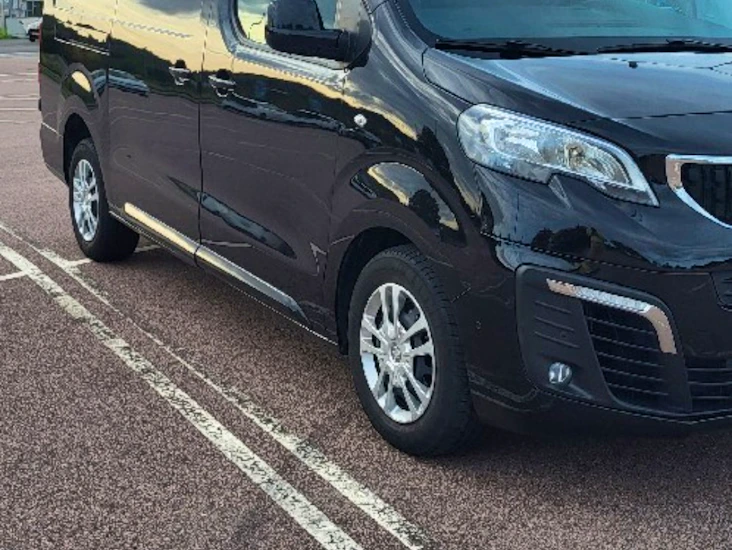 Flyttbil/ skåpbil automat-lång