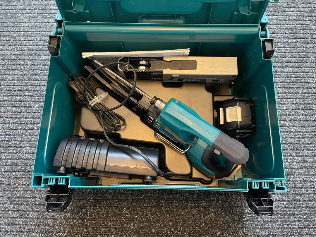 Makita skruvautomat dfr550
